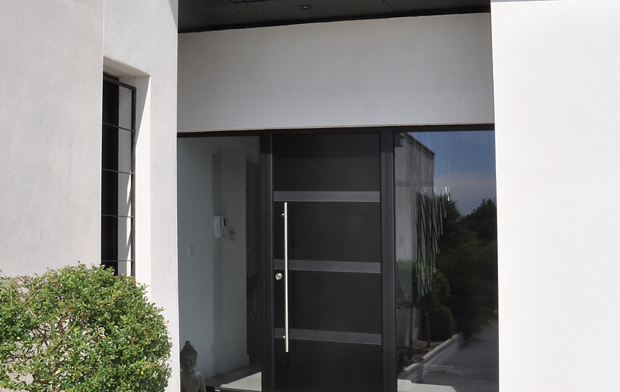 Notre gamme de portes d'entr&eacute;e en ALU CLASSIQUE et CONTEMPORAINE &agrave;&nbsp;Nantes ouest
